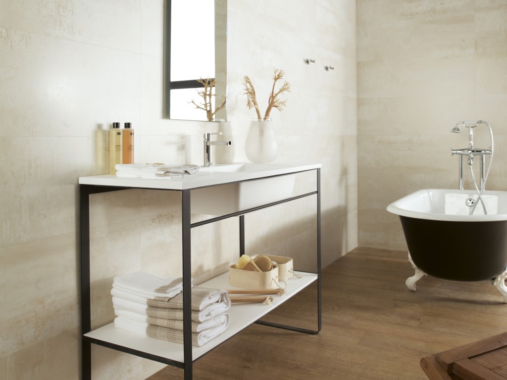 Porcelanosa Ruggine Titanio metaallook op de wand