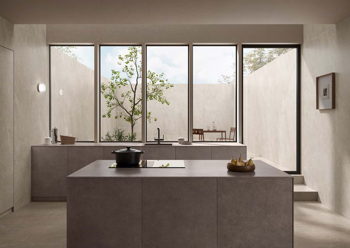 Piet Boon NATURAL Tile in een keuken met grote ramen