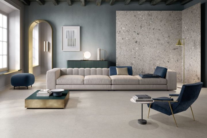 Italgraniti_Silver Grain_Grey 1200x1200 (vloer) & Ceppo di Gre Grey 1200x2600 (wand) living_gray 2 (Aangepast) (Middel)